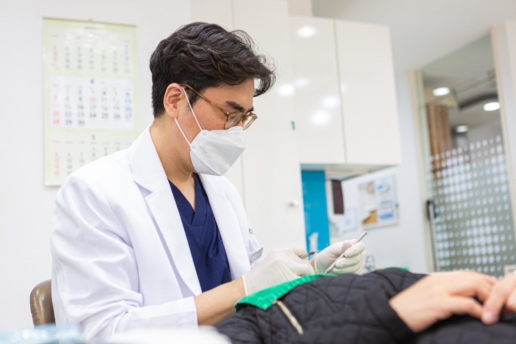 앞니 심미치료 - 최소삭제 라미네이트 레진