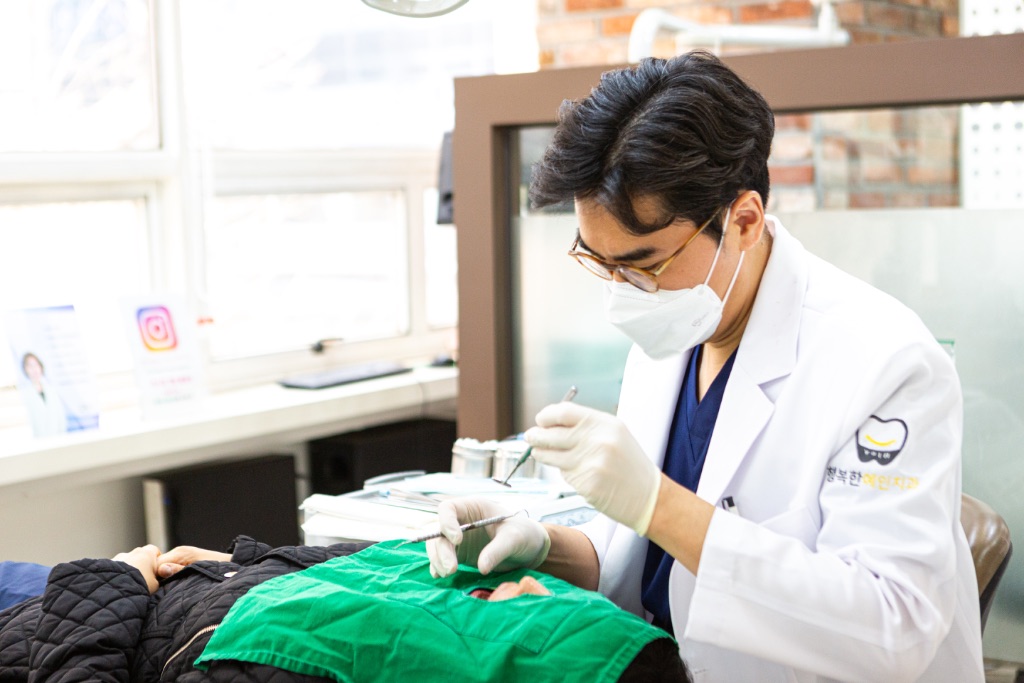 치아교정 - 교정과 전문의 투명교정 설측교정